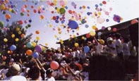 un'immagine del lancio dei palloncini